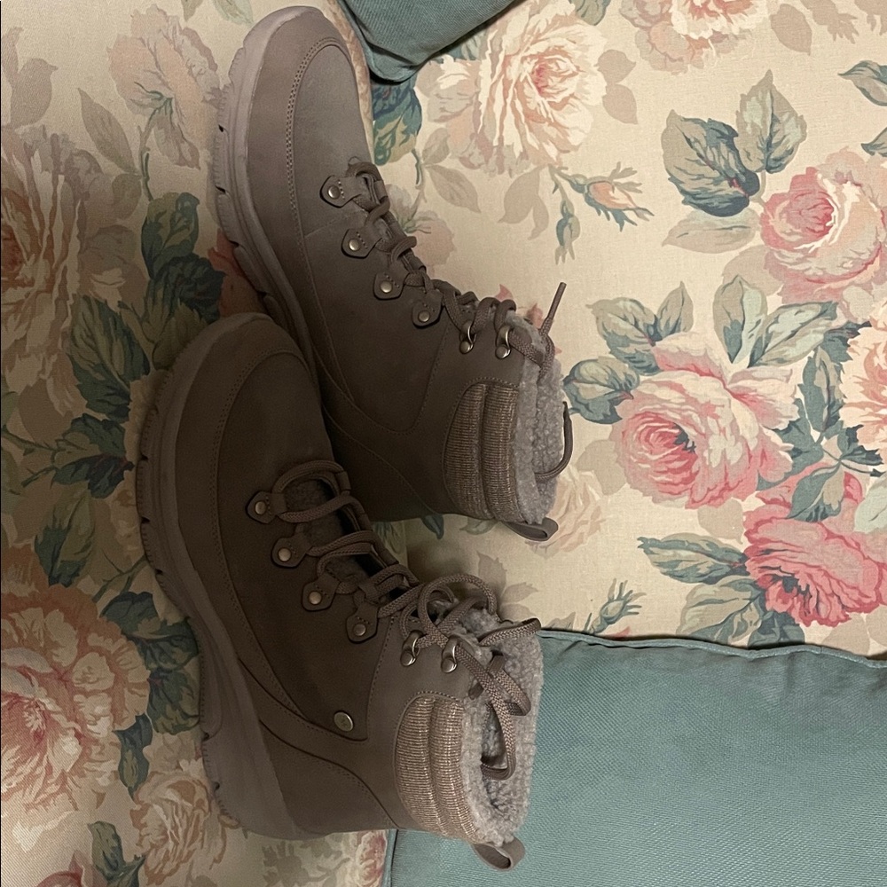 Skechers Women's Taupe Winter Boots